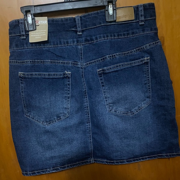 NWT- REDSTAR Denim Skirt MSRP $78 - Picture 6 of 9